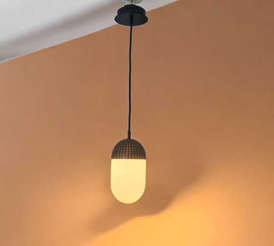 Image 1 of Große Pendelleuchte DOT – Skandinavisches Design von Rikke Frost – Hersteller: Woud