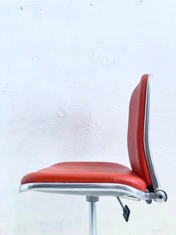 Image 1 of Height-adjustable leather office chair, Supporto design by Frederick Scott for Hille