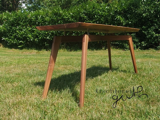 Image 1 of Couchtisch Nussbaum mit Messingeinlage Schwebende Platte Baumkante exklusive Maserung