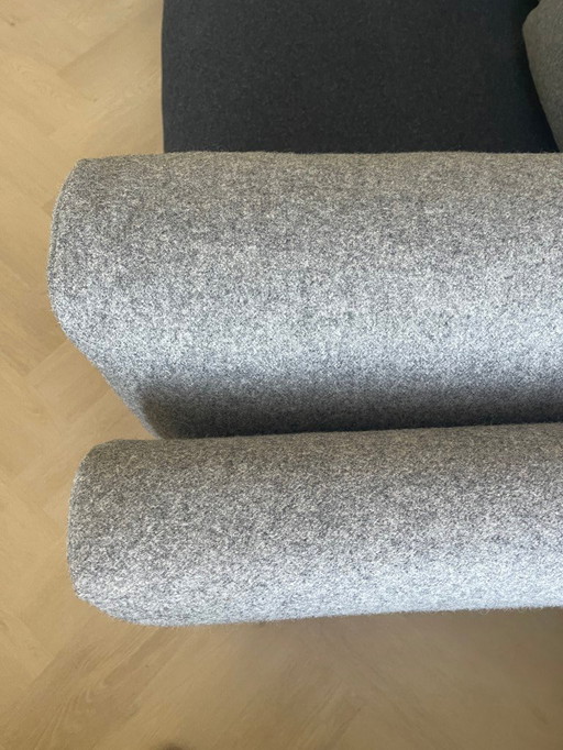 Divano HAY Hackney a 3 posti; tessuto Kvadrat Divina grigio e antracite