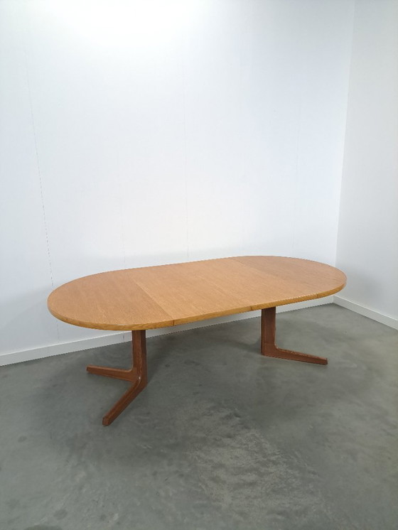 Image 1 of Tavolo da pranzo rotondo ovale allungabile in rovere