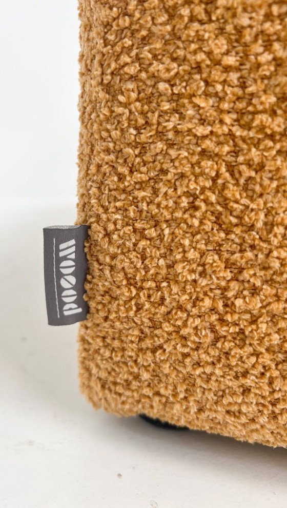 Image 1 of Poltrona Woood Halifax appena rivestita in tessuto teddy