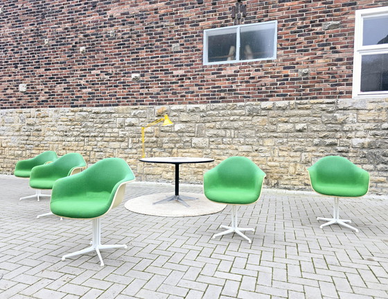 Image 1 of Herman Miller eetkamerset met stoelen, eettafel, vintage eetkamerset uit de jaren 60/70, kantoor