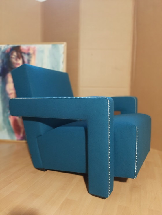 Image 1 of Cassina Utrecht 637, nueva, nunca usada, en tela de lana azul petróleo (serie 13L), costuras de caballo