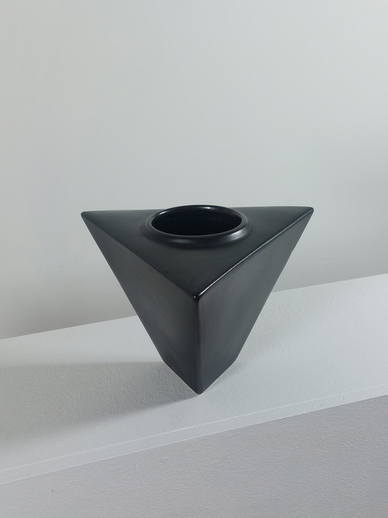 Image 1 of Geometric triangular black postmodern ceramic vase Asa