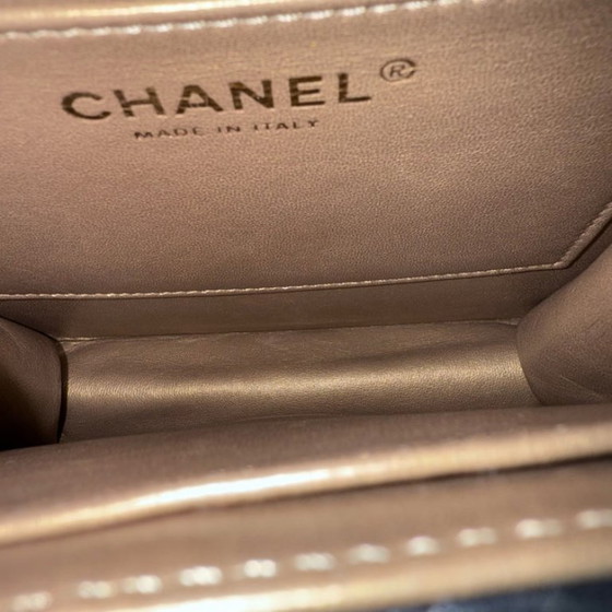 Image 1 of Sac Chanel Mini Flap Chic en agneau perlé noir, finitions dorées, série 28