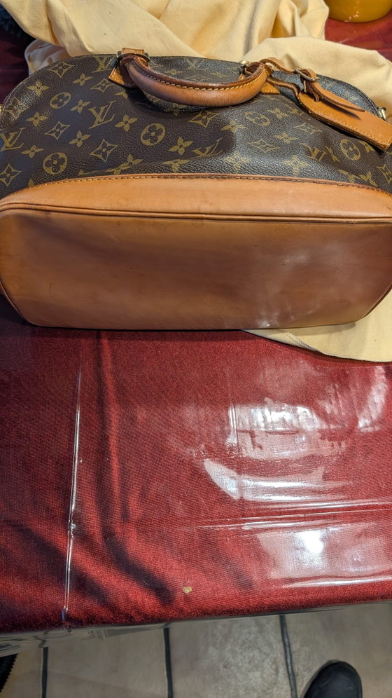 Louis Vuitton Alma Handtasche mit Geldbörse – Henkeltaschen, Leather, Metal (photo 4 of 5)