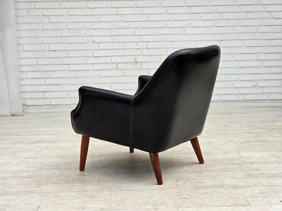 Image 1 of Anni '70, poltrona danese, similpelle, gambe in legno di teak.