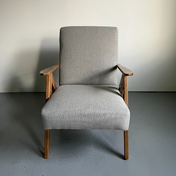 Fauteuil vintage moderne du milieu du siècle : tissu gris et structure en bois de hêtre – Wood (photo 5 of 12)