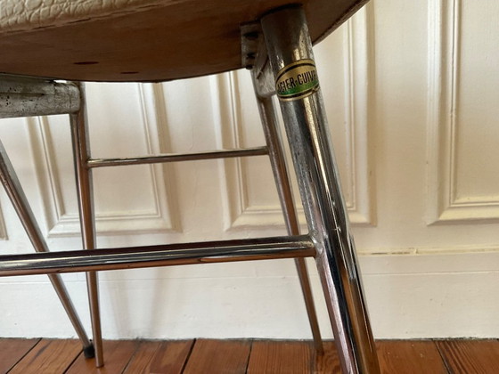 Image 1 of Een paar vintage stoelen uit de jaren 50 - gestempeld - verchroomd staal en gepatineerd kunstleer.