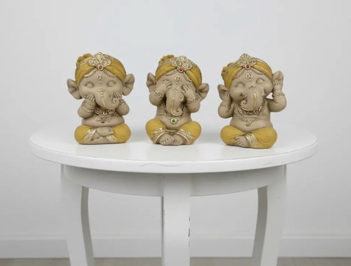 Estatua triple de la sabiduría de Ganesh