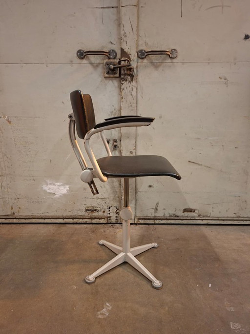 Vintage Ahrend Circle Architect office chair with arm from 1922