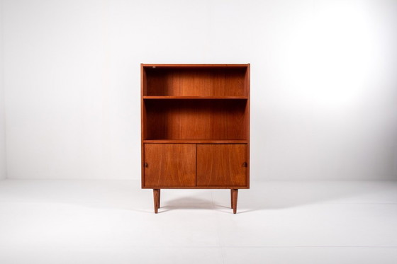 Image 1 of Deense teakhouten boekenkast uit het midden van de 20e eeuw met schuifdeuren – Sejling Skabe, jaren 60