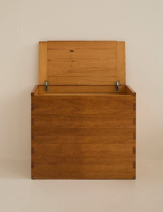 Image 1 of Grande baule Savoie della collezione Regain in pino massello, vintage, circa 1975