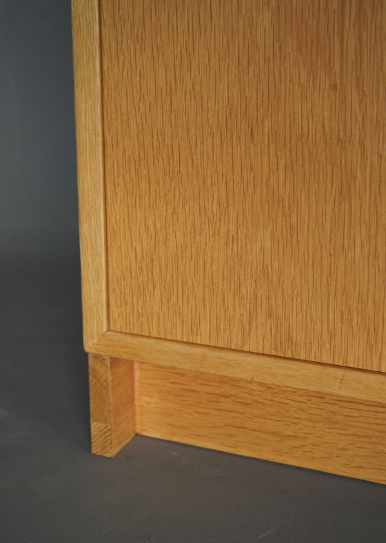 Image 1 of Eikenhouten boekenkast van Børge Mogensen voor Karl Andersson & söner. Zweden, jaren zestig