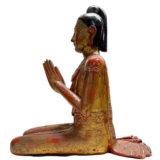 Burmese wooden temple statue of a monk with lacquer and gold leaf – Sculpture, Glass (photo 12 of 19)