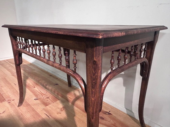 Image 1 of Tavolo in legno curvato Art Nouveau del 1900 circa (Faggio)