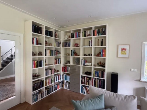 Mueble de pared Lema Selecta, lacado en blanco, incluye cajón insertable.