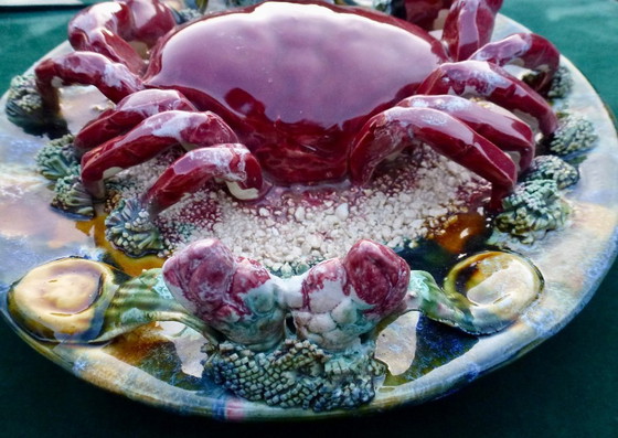 Image 1 of Assiette de collection vintage en faïence de style Palissy, ornée d'un crabe.