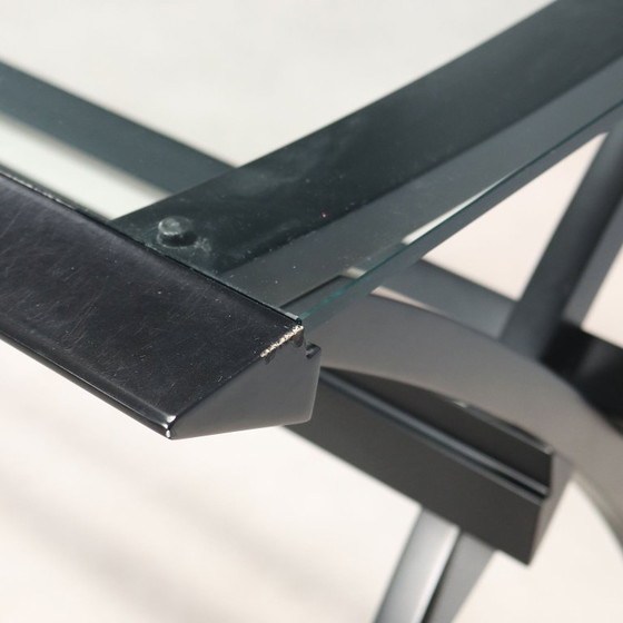 Image 1 of Bureau met glazen blad uit de jaren 80/90.