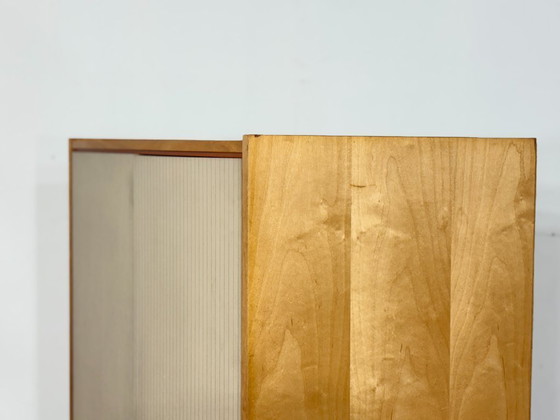 Image 1 of Een erg mooie vintage kledingkast/linnenkast uit de jaren 60.