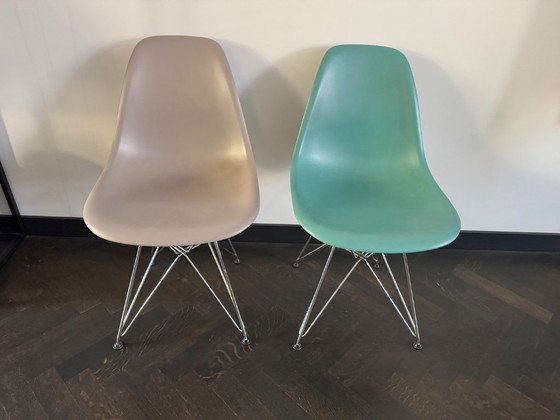 Image 1 of Vitra Eames DSR basic chair