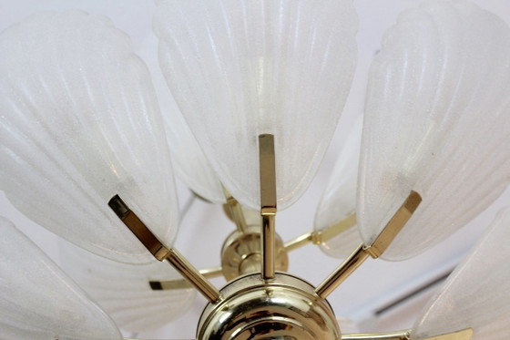 Lampadario francese in ottone con conchiglie in vetro di Murano (foto 6 di 10)