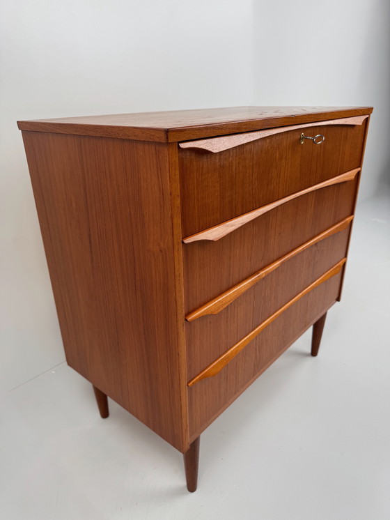 Image 1 of Commode danoise vintage – Élégante commode en teck de style Mid-Century Design