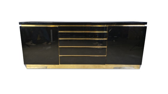 Image 1 of Dressoir van messing en lak, ontworpen door Jean Claude Mahey, jaren 70.