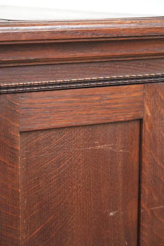 Image 1 of Práctica librería antigua holandesa de roble de principios del siglo XX con un aspecto auténtico.