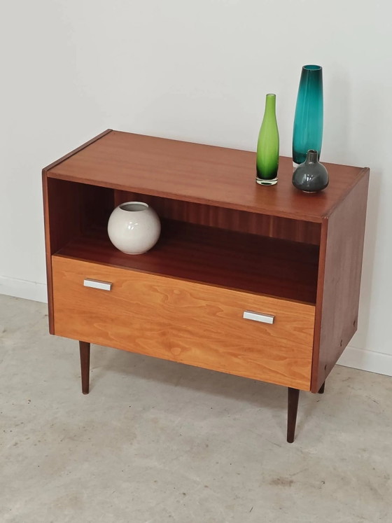 Piccola credenza in legno degli anni '70. – Armadi contenitori, Wood, Vintage (photo 10 of 18)