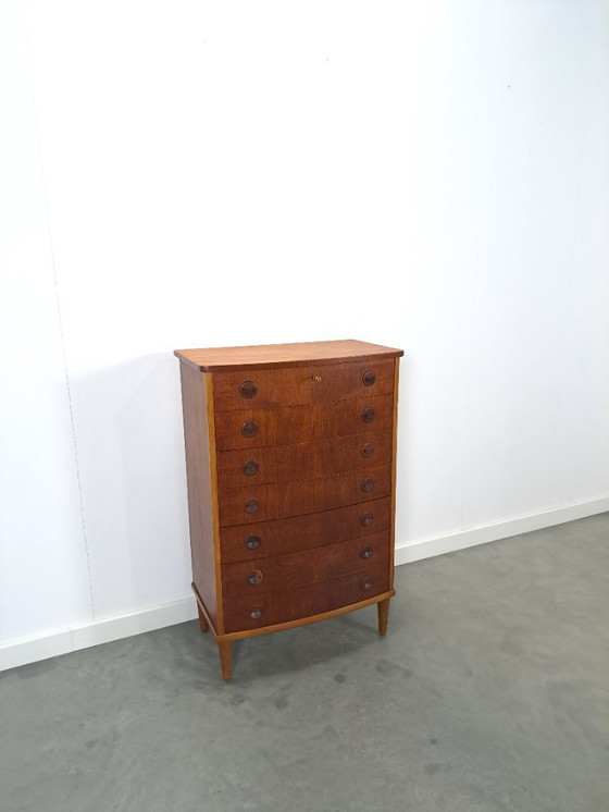 Image 1 of Cassettiera curva danese con 7 cassetti e maniglie rotonde