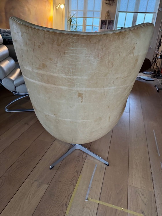 Image 1 of Arne Jacobsen Egg Chair – Fritz Hansen – Vintage leer, licht walnoot – Designklassieker