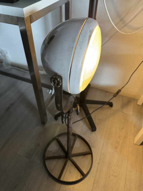 Image 1 of Lampe industrielle fabriquée à partir d'une voiture ancienne