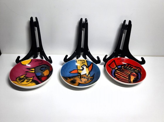 Image 1 of Set 3 schaaltjes Corneille inclusief display-standaards