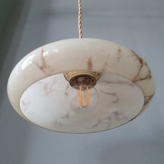 Lampada a sospensione vintage in vetro opalino stile Art Déco. Design Mid Century degli anni '30/'40. (photo 15 of 16)
