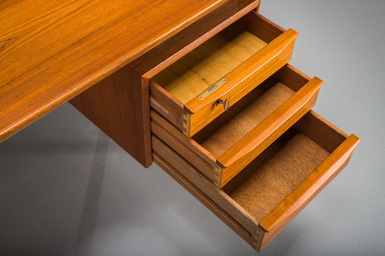 Image 1 of  Dänischer Teakholz-Schreibtisch von Peter Lovig Nielsen für Hedensted Mobelfabrik, 1974