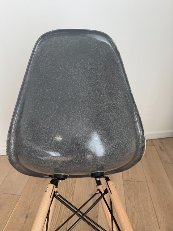 DSW Eames Herman Miller US Edit 50er 60er Design Kein Vitra Knoll – Esszimmerstühle, Iron, Fiberglass (photo 8 of 11)