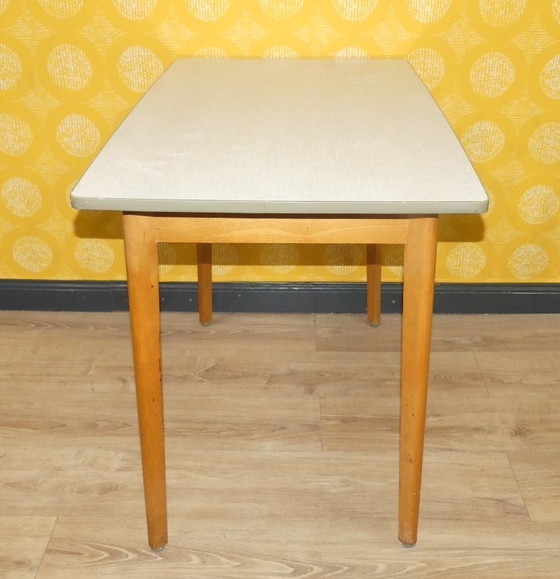 Image 1 of Petite table de cuisine robuste des années 50 en bois Resopal 58,5x90,5 H74 table de cuisine vintage rétro table de travail