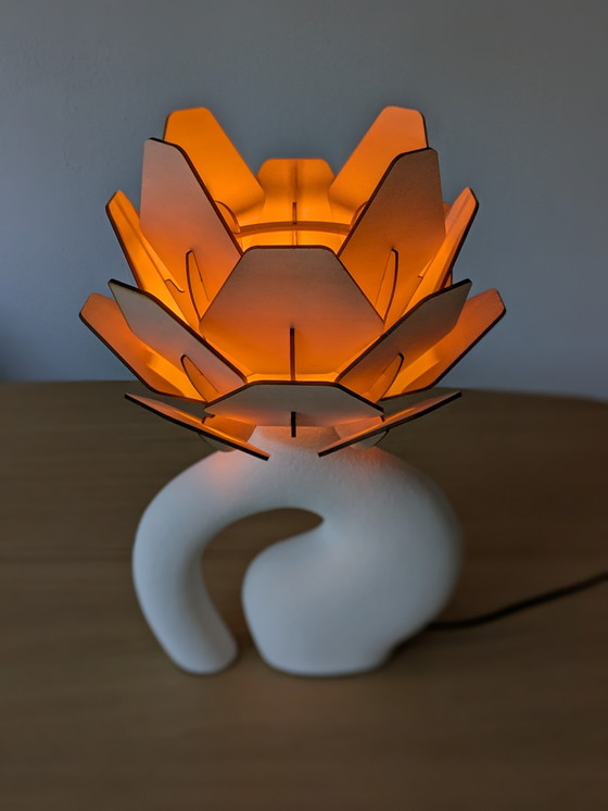 Image 1 of Tischlampe aus Kiefernzapfen