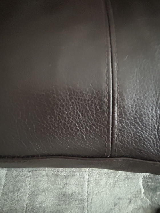 Image 1 of Wunderschönes dunkelbraunes 2 1/2-Sitzer-Sofa von Roche Bobois