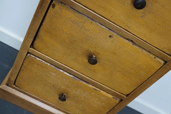 Image 1 of Antieke Nederlandse okergele ladekast, begin 20e eeuw