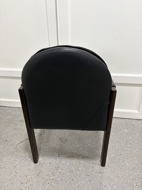 Image 1 of Vintage fauteuil houten frame en luxe zwarte leren bekleding