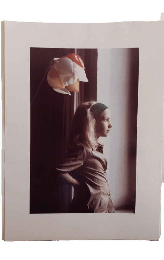 Photograph by Thomas Grünfeld, portrait "Woman in profile" with frame – Photography, Paper (photo 2 of 5)