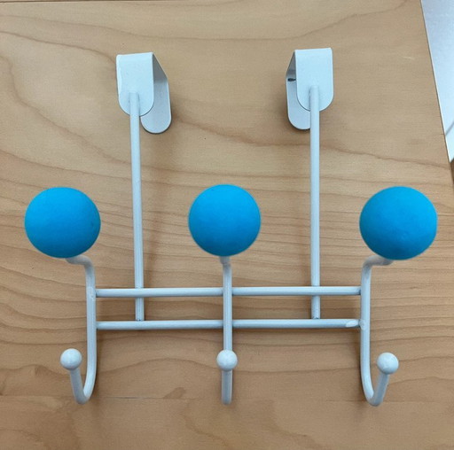 Sputnik Garderobenständer mit blauen Soft Balls