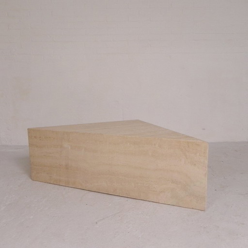 Mid Century travertin salontafel met driehoekig blad, jaren 70