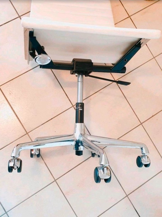Image 1 of VITRA EA 119 Eams Alu Leather Chair Office Chair White Swivel Chair with Casters