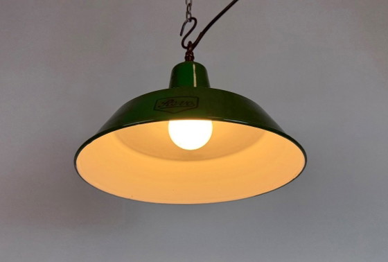 Image 1 of Industriële groene emaille hanglamp van Revo, jaren 1950.