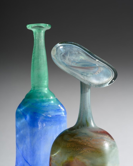 Image 1 of Samengestelde tentoonstelling van glaskunstwerken van een duo uit Duitsland, gesigneerd door ambachtslieden uit de jaren 80-90.