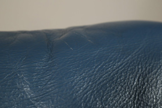 Image 1 of Deux canapés deux places Cassina Maralunga en cuir bleu, par Vico Magistretti, Italie 1973 Standard